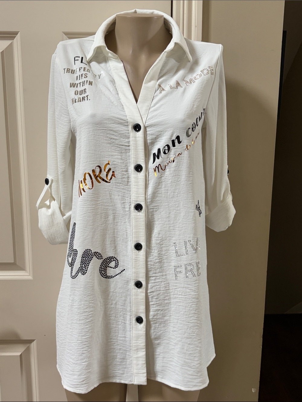 Frank Lyman Design White Tunic graphic Shirt with Black Buttons, small